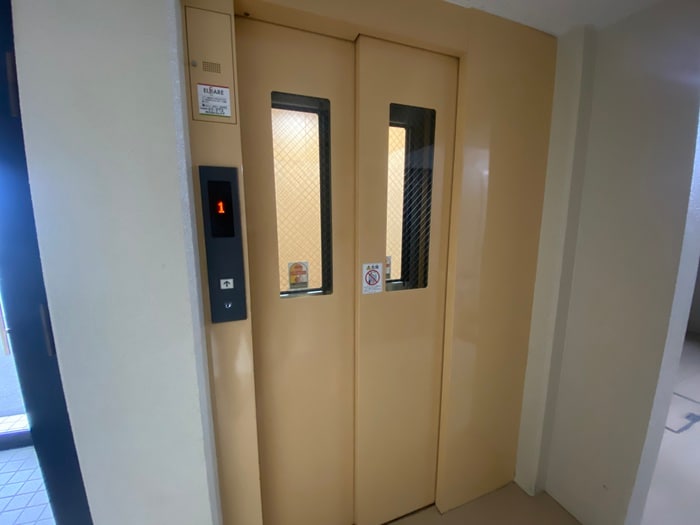 エントランス部分 プレシャスコ－ト２１