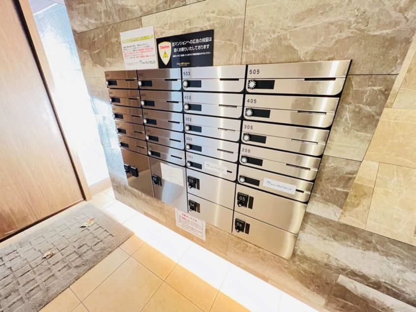 エントランス部分 ﾌﾗﾝｾﾚｼﾞﾃﾞﾝｼｱｸﾞﾚｰｽ南麻生