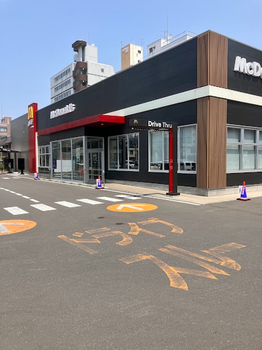 マクドナルド 北５西１８店(ファストフード)まで270m Warmth