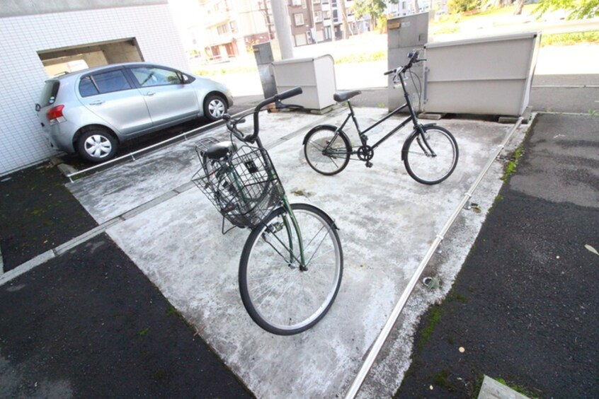 駐輪場 パルコ白石