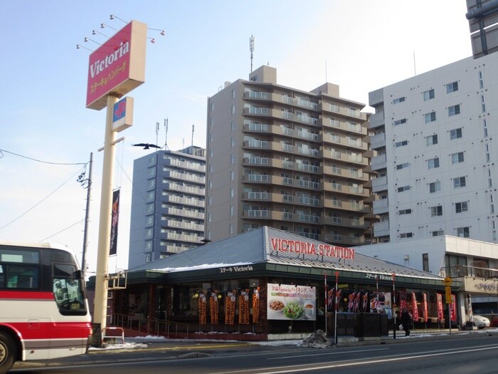 ヴィクトリア(その他飲食（ファミレスなど）)まで120m COMSA月寒中央