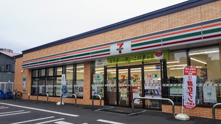 セブンイレブン札幌豊平6条店(コンビニ)まで300m モンヴェール学園前