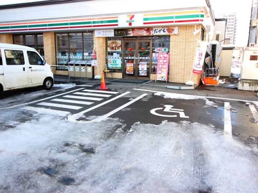セブンイレブン(コンビニ)まで751m ブランシャール発寒3・3
