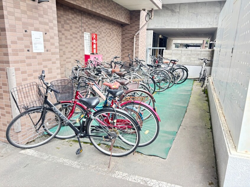 駐輪場 ヘルム２１