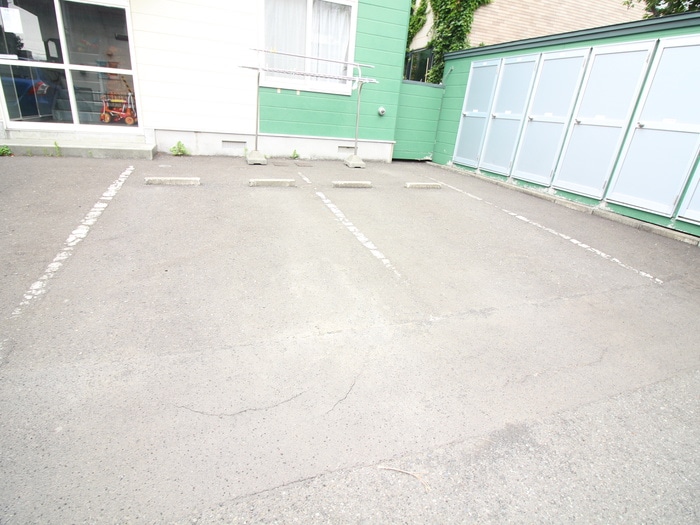 駐車場 メゾンフローラ