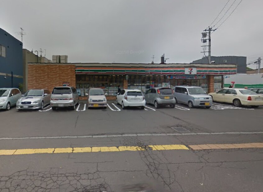 セブンイレブン(コンビニ)まで526m デグネス札幌