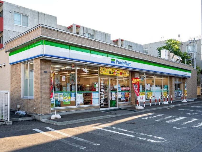 ファミリーマート(コンビニ)まで360m コ－ポサンシャイン