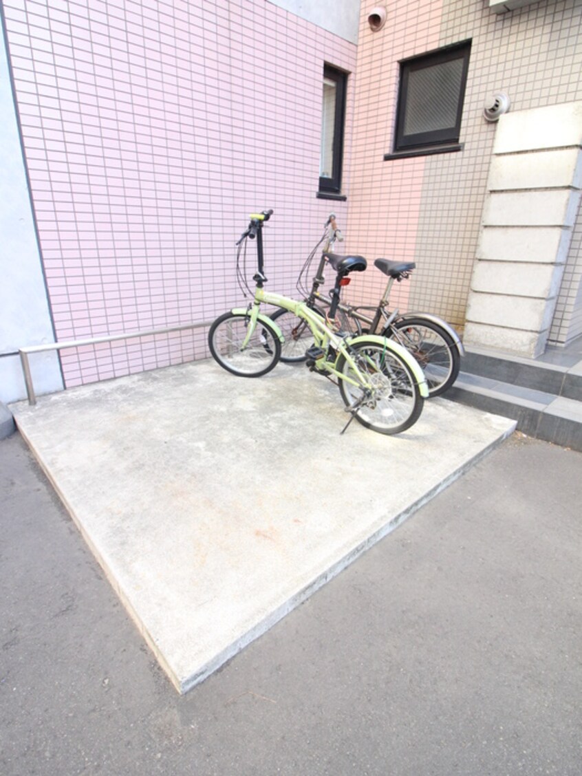駐輪場 ル・エスト豊平公園