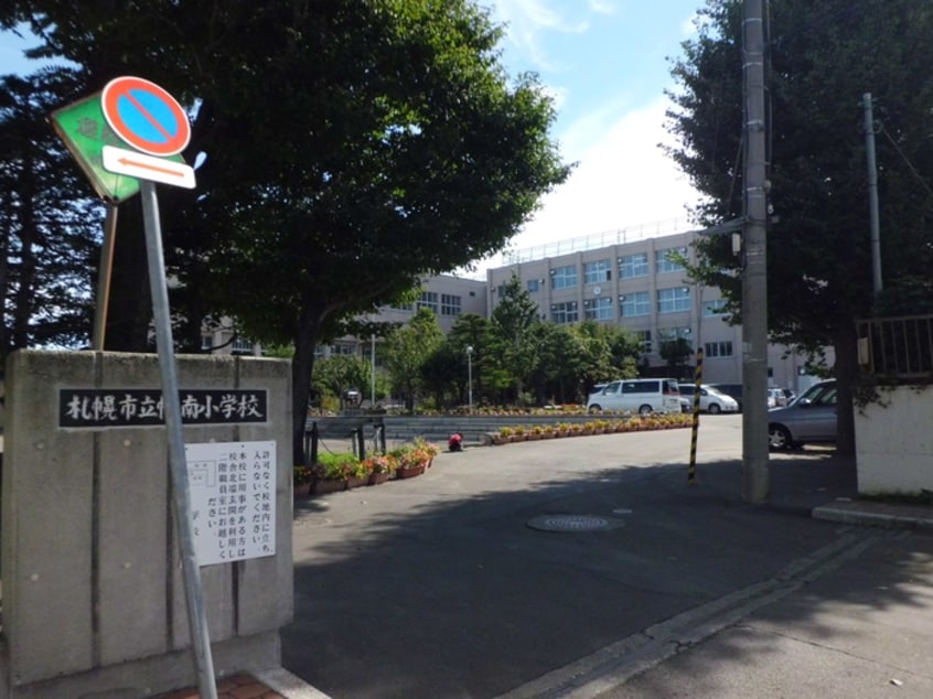 幌南小学校(小学校)まで170m フラッツ幌南