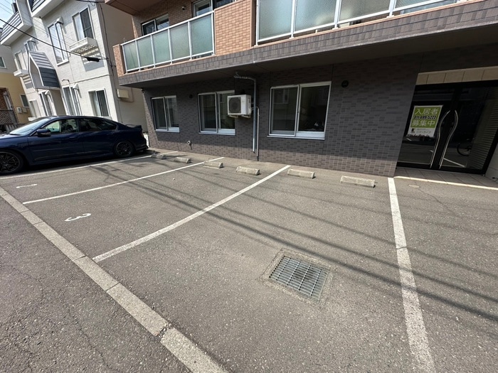 駐車場 グランドヒルズ