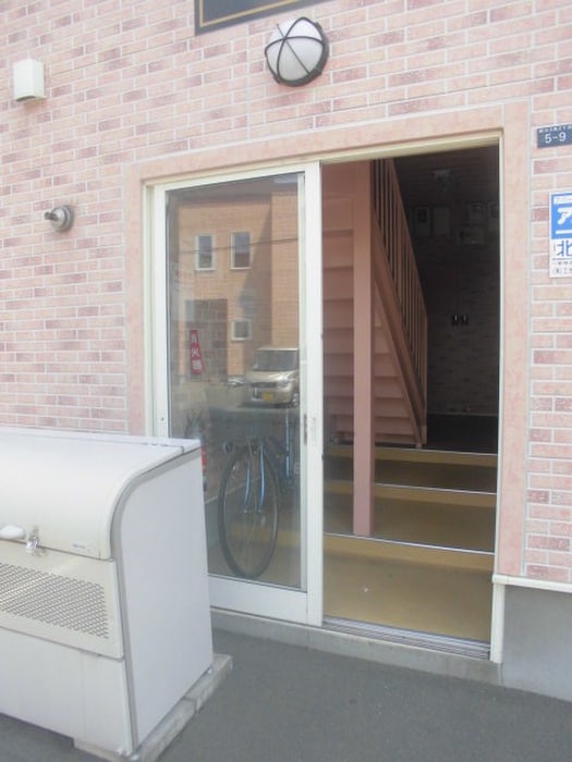 エントランス部分 カーサビレッジ新川
