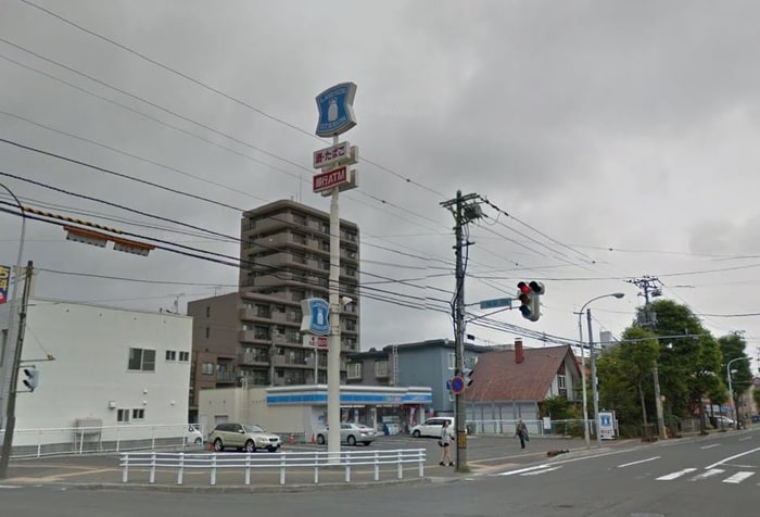 ローソン(コンビニ)まで240m グランメ－ル本郷通１２