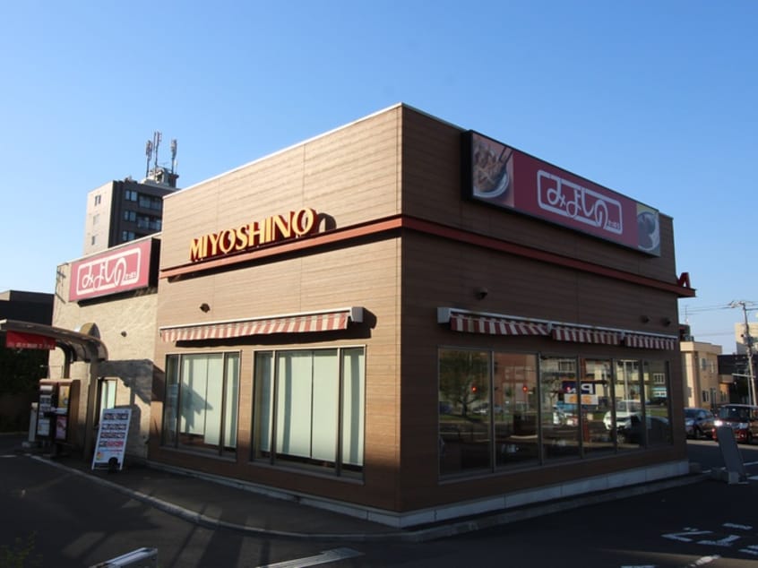 みよしの(その他飲食（ファミレスなど）)まで400m エスコ－ト美園中央