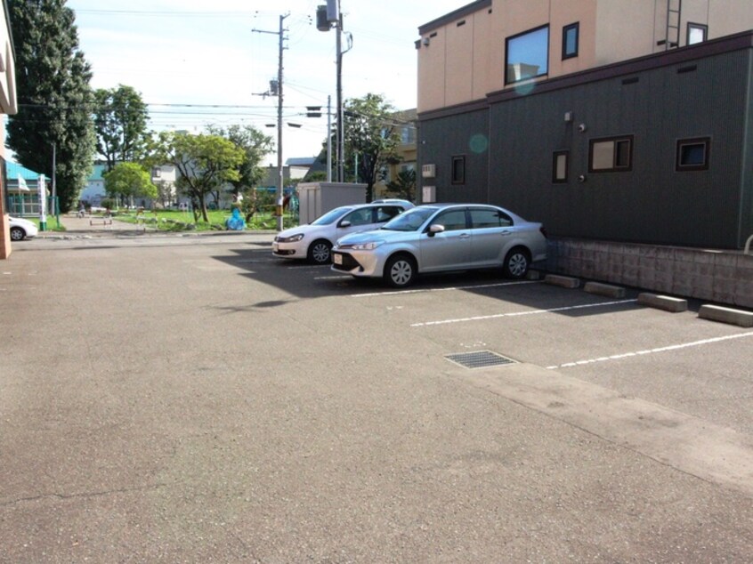 駐車場 ラミ－ジュ麻生