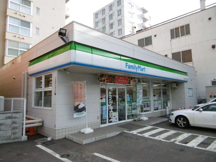 ファミリーマート(コンビニ)まで60m パルティーレN２１