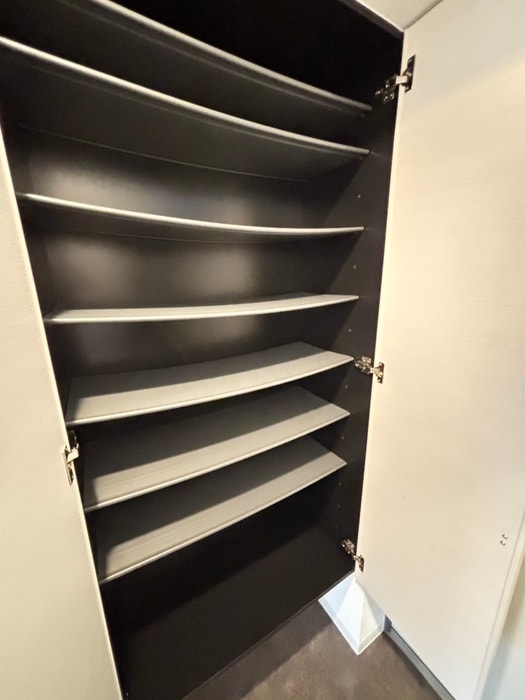 靴箱 MODENA近代美術館