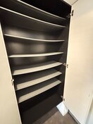 靴箱 MODENA近代美術館