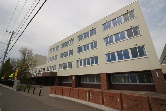 北郷小学校(小学校)まで1100m ロジェ北郷Ｂ