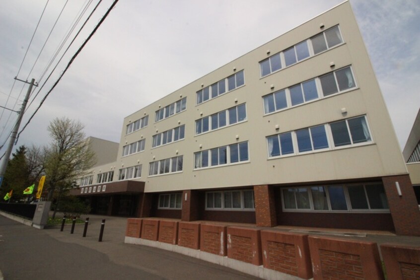 北郷小学校(小学校)まで1100m ロジェ北郷Ｂ