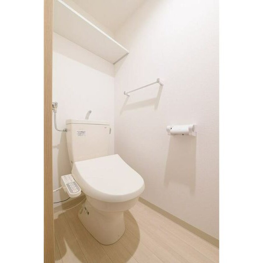 トイレ tomorrow 福住　EAST