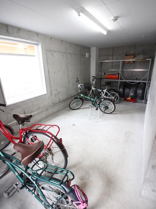 駐輪場 angelot HIRAGISHI