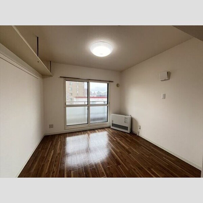 居室 パレノ－ル山鼻南１８条