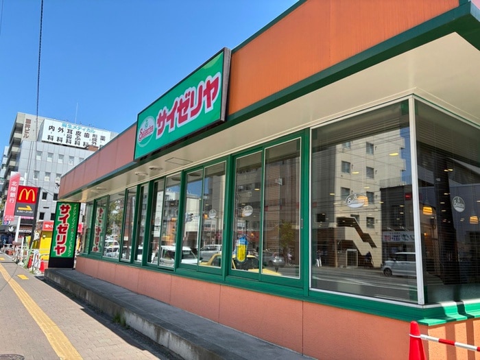 サイゼリヤ(その他飲食（ファミレスなど）)まで2000m メゾン梅本