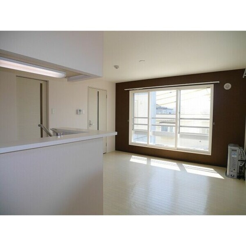 居室 CURTIS HASSAMU