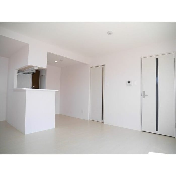 居室 CURTIS HASSAMU