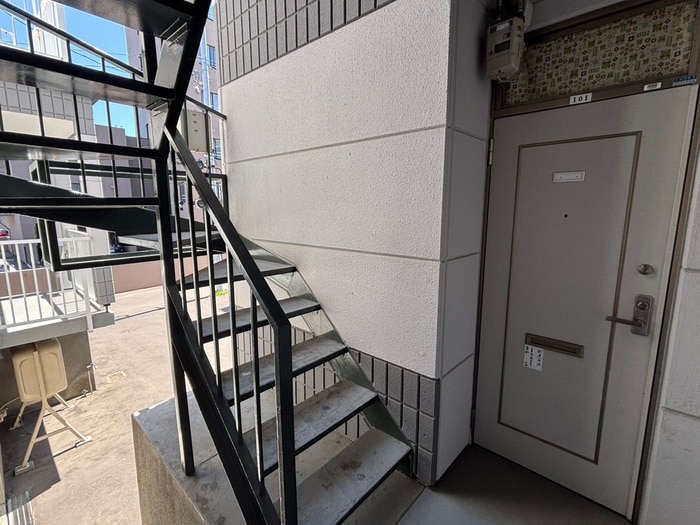 エントランス部分 アスウェル美園フレット