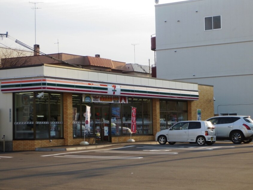 セブンイレブン豊平13丁目店(コンビニ)まで180m プランドール