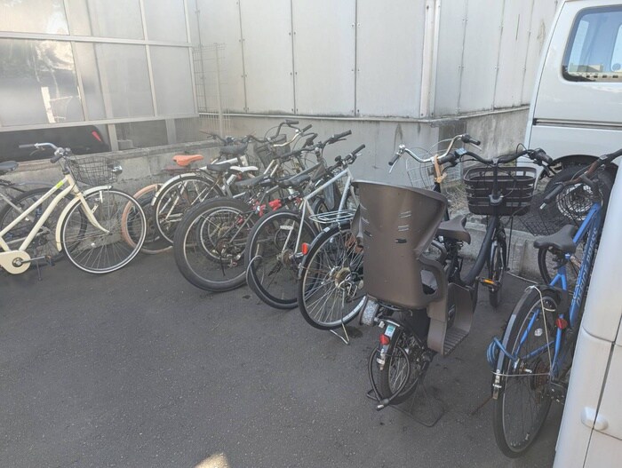 駐輪場 ラフィネ桑園