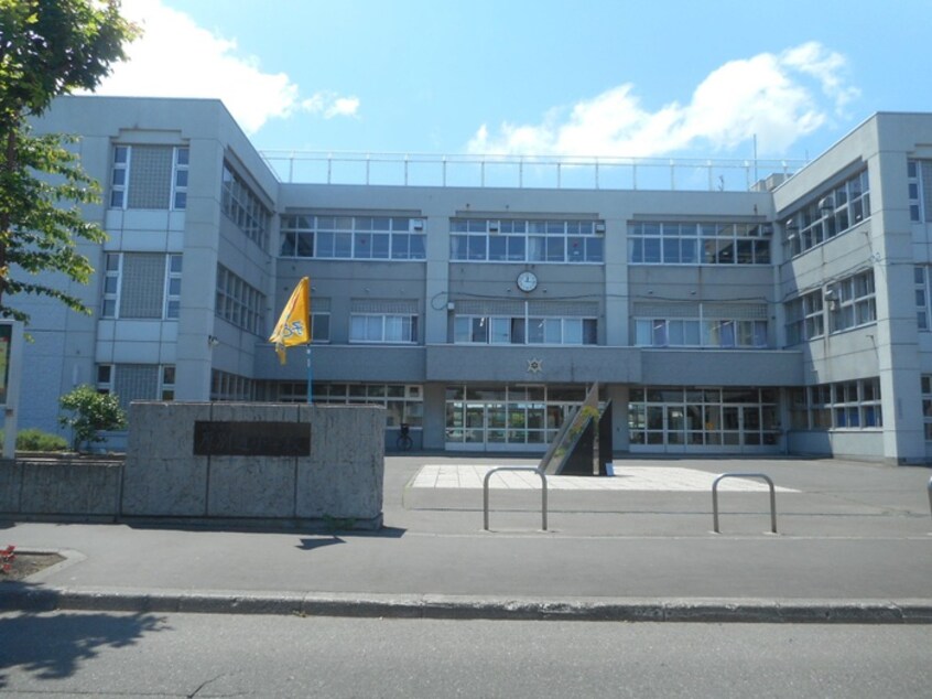 厚別通小学校(小学校)まで1000m ルミエ－ル第２大同