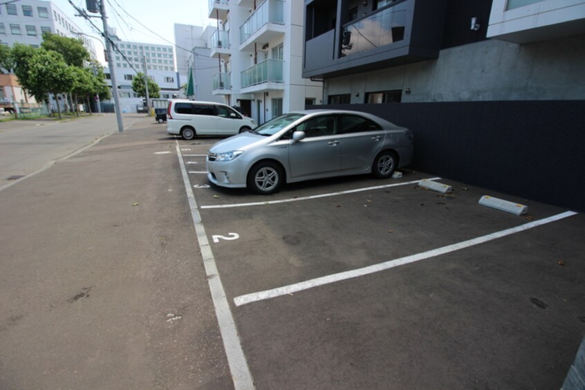 駐車場 アヴェンタドール学園前