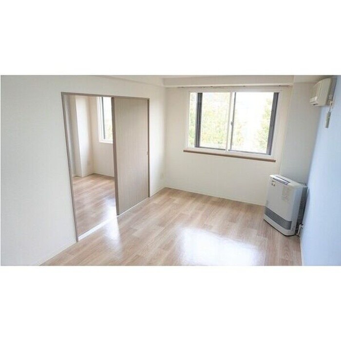 居室 ロリエ南郷