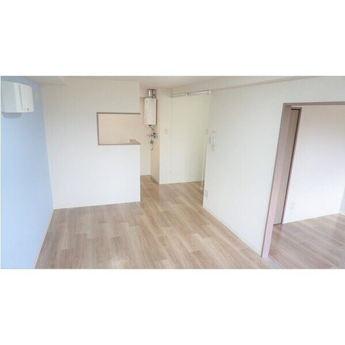 居室 ロリエ南郷