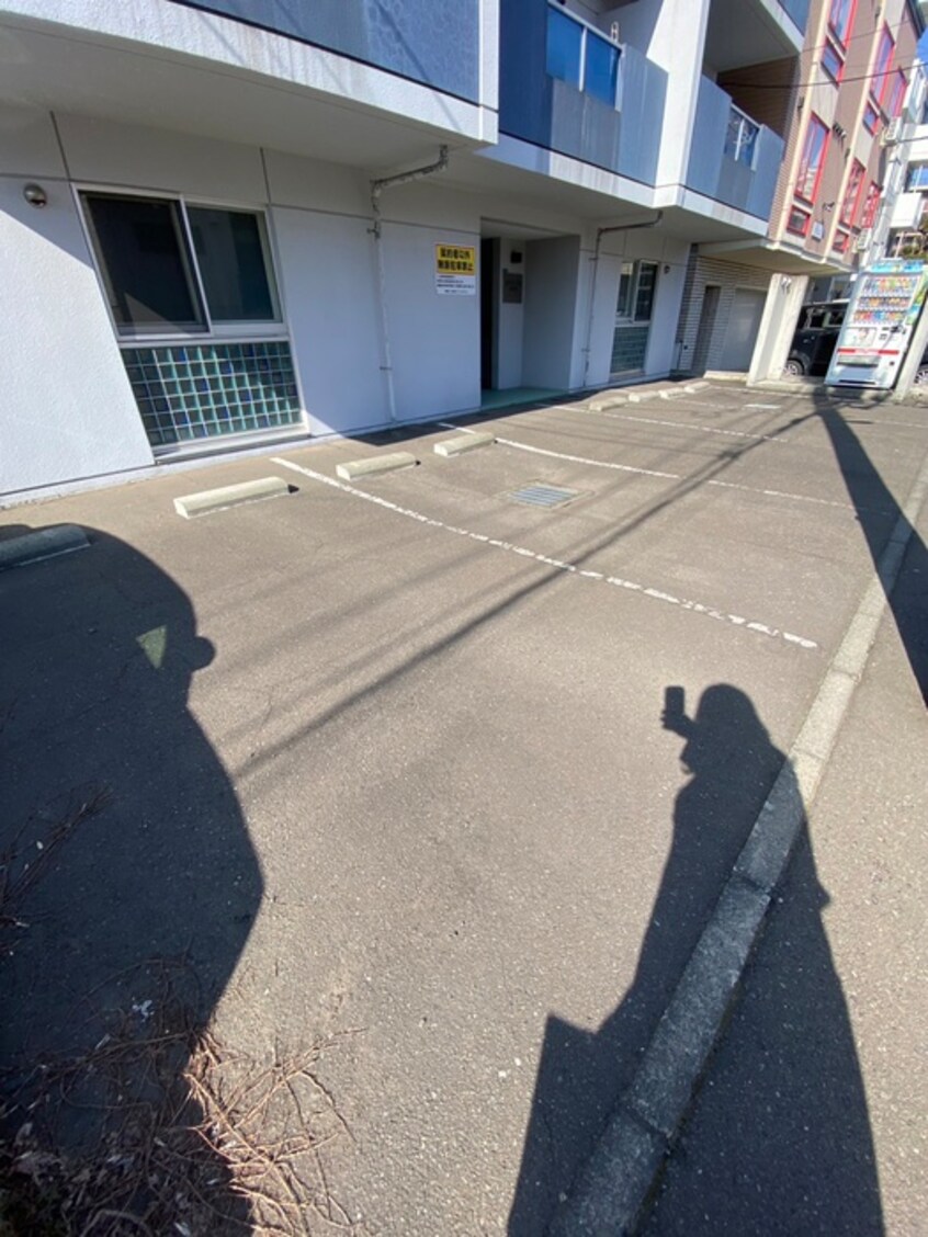 駐車場 モンタ－ニュアボ－ル