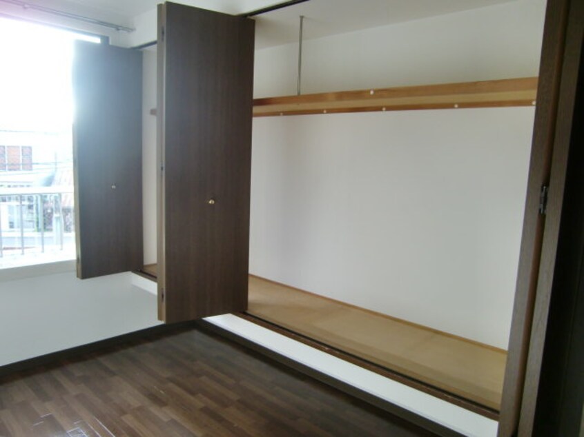 収納 North　West　IR