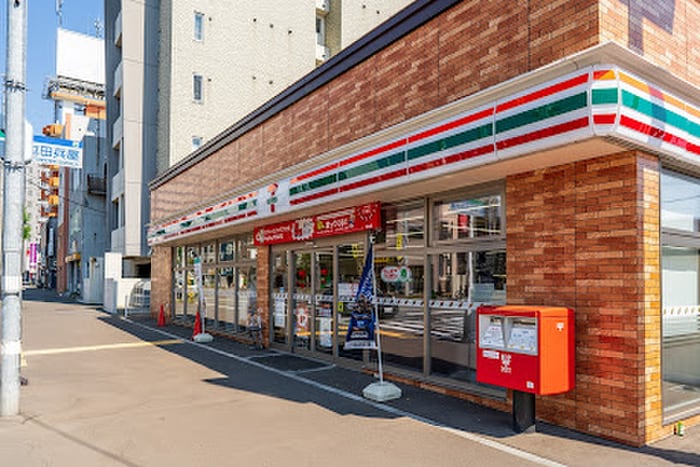 セブン-イレブン 札幌琴似１条７丁目店(コンビニ)まで150m Grand Ravine山の手