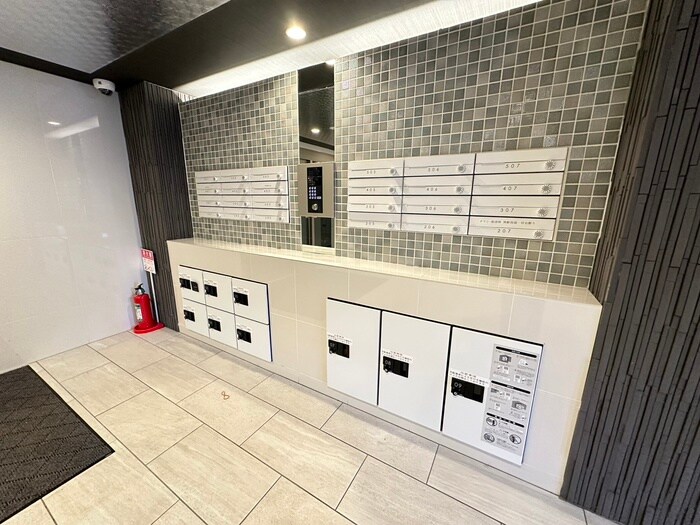 エントランス部分 ピオネロ伏見