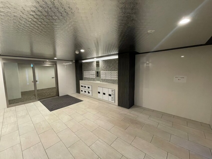 エントランス部分 ピオネロ伏見