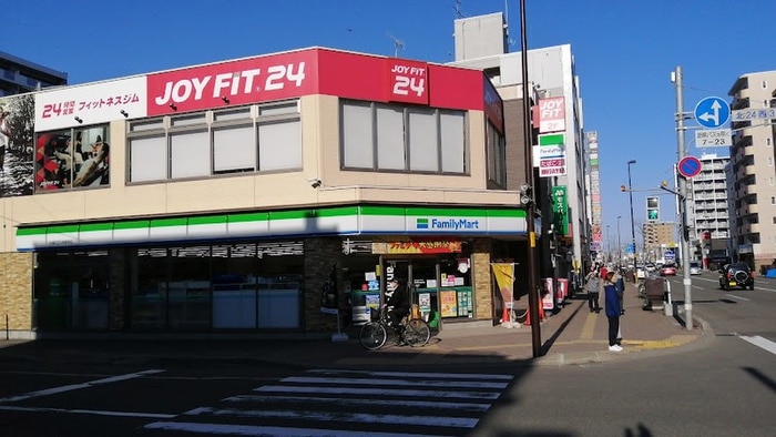 ファミリーマート(コンビニ)まで260m ノルテブリッサ24ロード