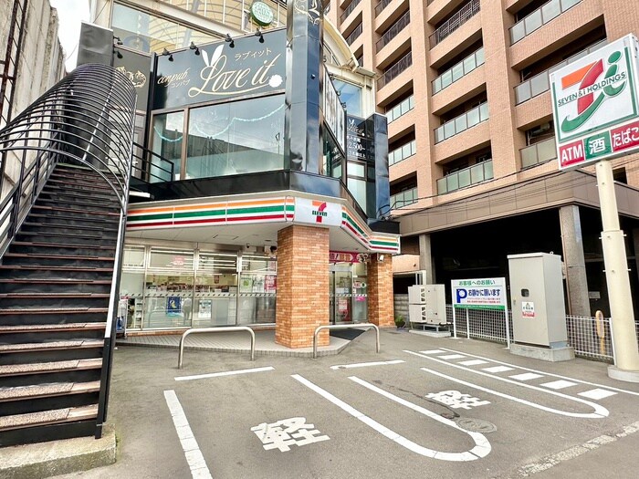 セブンイレブン(コンビニ)まで170m ラフォーレ新札幌