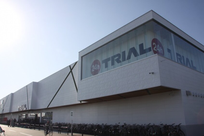 トライアル(スーパー)まで900m ラグジースペース東北通