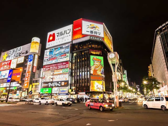 すすきの駅(その他飲食（ファミレスなど）)まで560m INOVE札幌資生館前