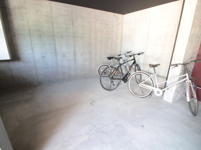 駐輪場 コローレE６