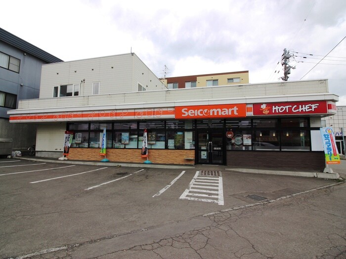 セーコーマート(コンビニ)まで730m フェバリット弐番館