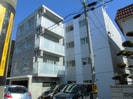 エール学園前の外観