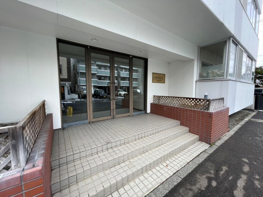 エントランス部分 ＥＹＥ ＳＴＡＧＥ　山鼻