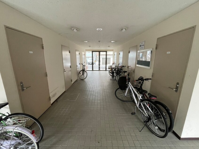 エントランス部分 ＥＹＥ ＳＴＡＧＥ　山鼻